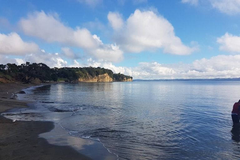 Photo of property in 1420 Whangaparaoa Road, Army Bay, Whangaparaoa, 0930