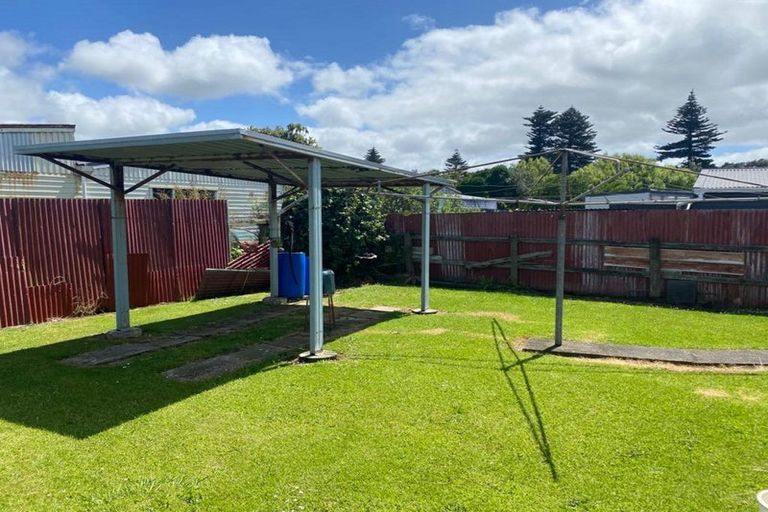 Photo of property in 12 Albany Street, Patea, 4520