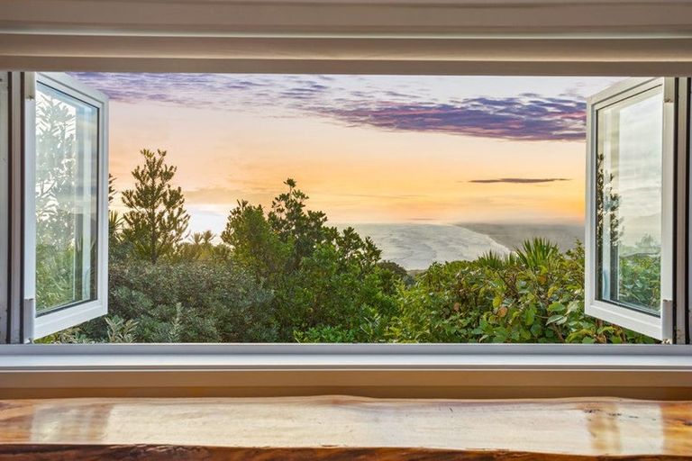 Photo of property in 77 Waitea Road, Muriwai, 0881