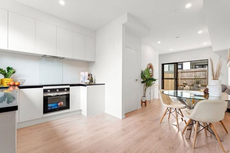 Photo of property in 11/3226 Great North Road, New Lynn, Auckland, 0600