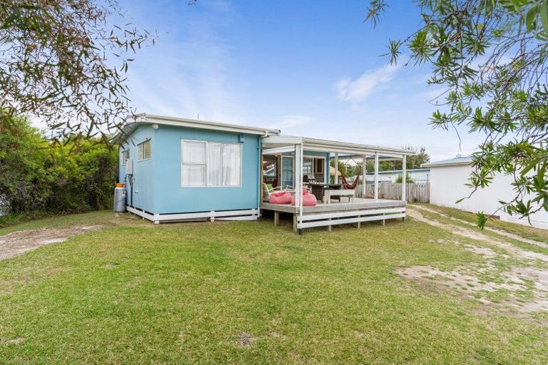 Photo of property in 132 Achilles Avenue, Whangamata, 3620