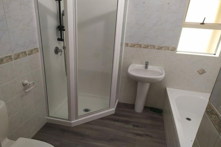 Photo of property in 9 Ryehill Close, New Lynn, Auckland, 0600