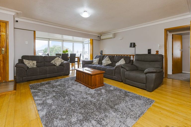 Photo of property in 2/93 Kenderdine Road, Papatoetoe, Auckland, 2025