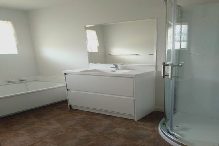 Photo of property in 2/39 Waimairi Road, Upper Riccarton, Christchurch, 8041