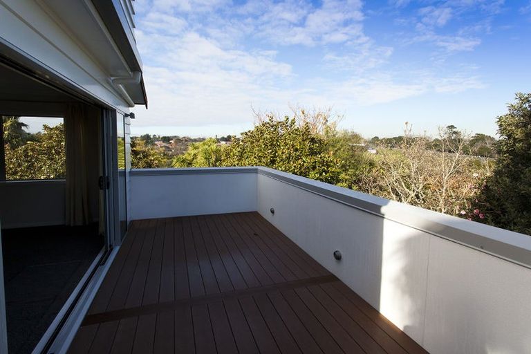 Photo of property in 2/1 Keys Street, Belmont, Auckland, 0622