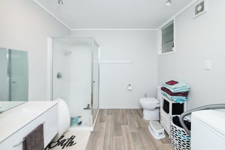 Photo of property in 6a Westhaven Grove, Takaro, Palmerston North, 4412