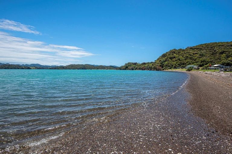 Photo of property in 950 Whangaruru Road North, Whangaruru, Russell, 0184