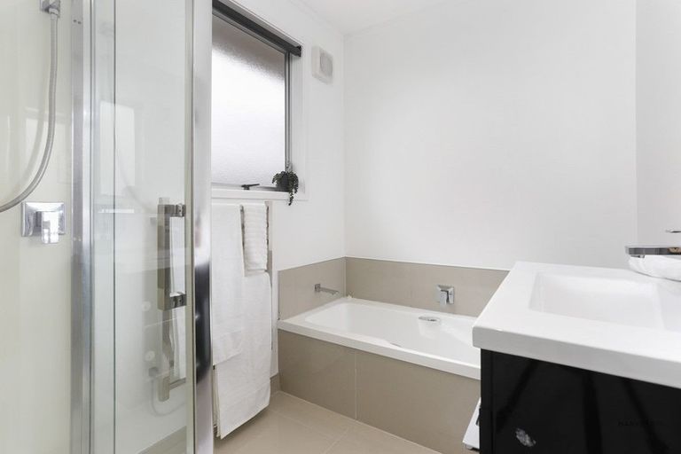 Photo of property in 19 Roick Parade, Glen Eden, Auckland, 0602