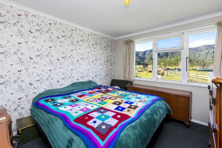 Photo of property in 147 Upper Fitzherbert Road, Wainuiomata, 5373