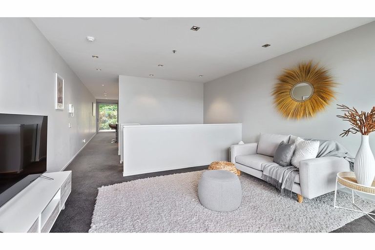 Photo of property in Patent 326 Apartments, 206s/326 Evans Bay Parade, Hataitai, Wellington, 6021