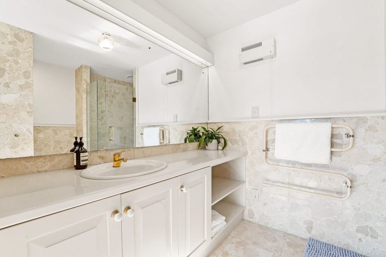 Photo of property in 1/1a Clifton Road, Hauraki, Auckland, 0622