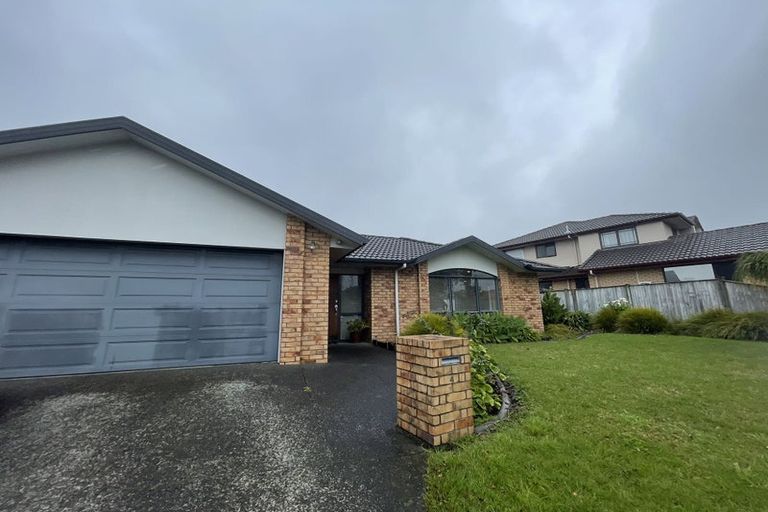 Photo of property in 4 Walter Haddrell Crescent, Flat Bush, Auckland, 2016