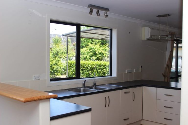 Photo of property in 17 Shalimar Place, Huntington, Hamilton, 3210