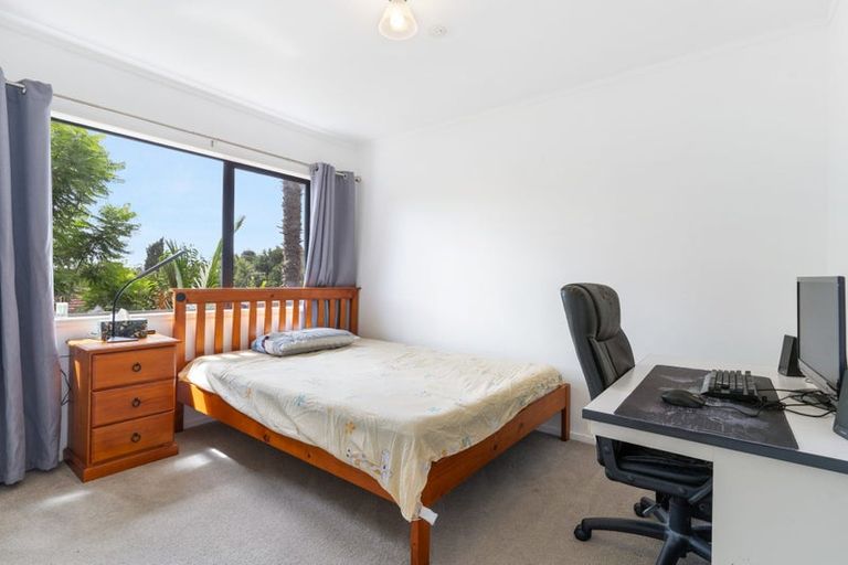 Photo of property in 1/16 Cairnbrae Court, Northcross, Auckland, 0632