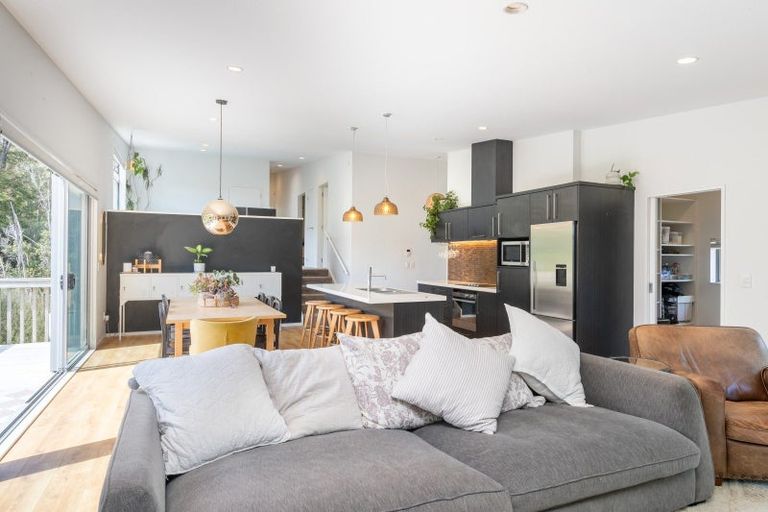 Photo of property in 32 Mount Marua Way, Timberlea, Upper Hutt, 5018