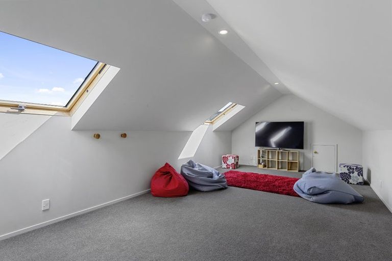 Photo of property in 9 Oakview Lane, Cashmere, Christchurch, 8022