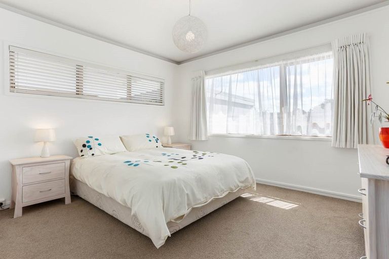 Photo of property in 2/54 Mayfair Crescent, Mairangi Bay, Auckland, 0630