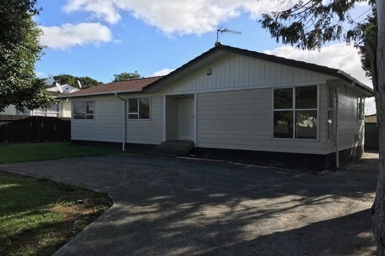 Photo of property in 3 Neems Place, Manurewa, Auckland, 2102