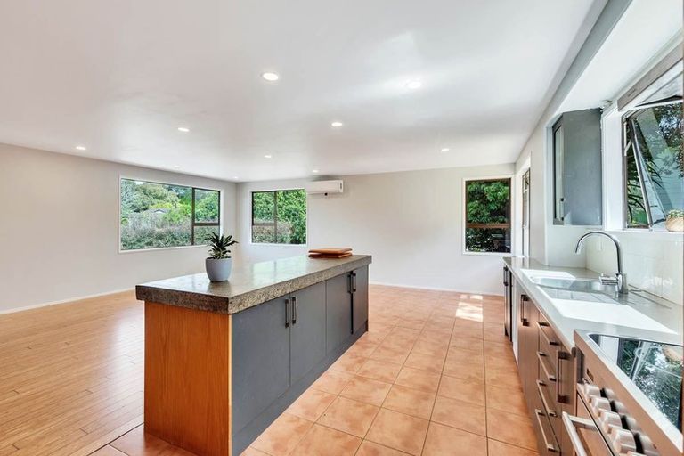 Photo of property in 28 Cranston Street, Torbay, Auckland, 0632