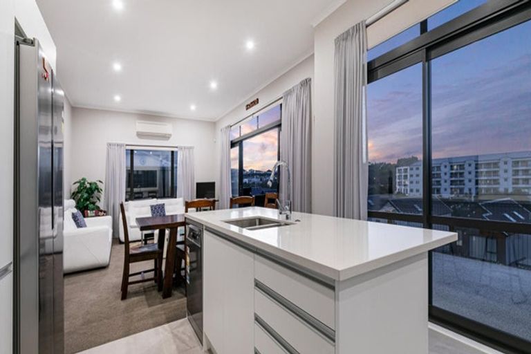 Photo of property in 41 Maka Terrace, Orewa, 0931