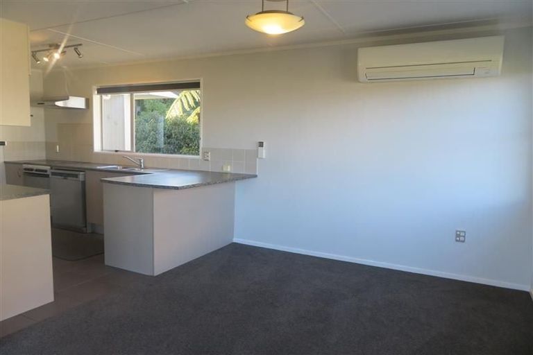 Photo of property in 2 Martin Grove, Normandale, Lower Hutt, 5010