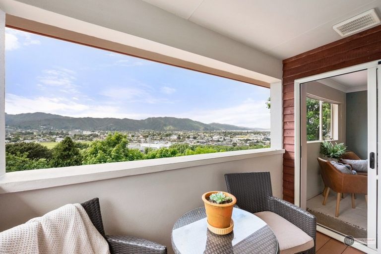Photo of property in 10 Pomare Road, Tirohanga, Lower Hutt, 5010