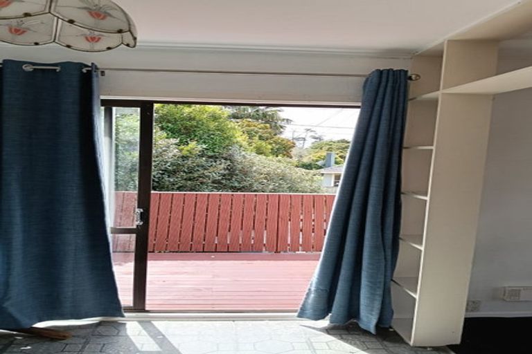 Photo of property in 8 Coletta Lane, Te Atatu South, Auckland, 0610