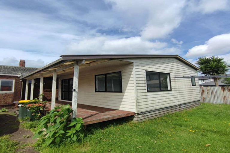Photo of property in 2 Henwood Road, Mangere East, Auckland, 2024