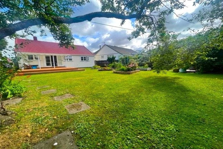 Photo of property in 10 Melvill Grove, Waterloo, Lower Hutt, 5011