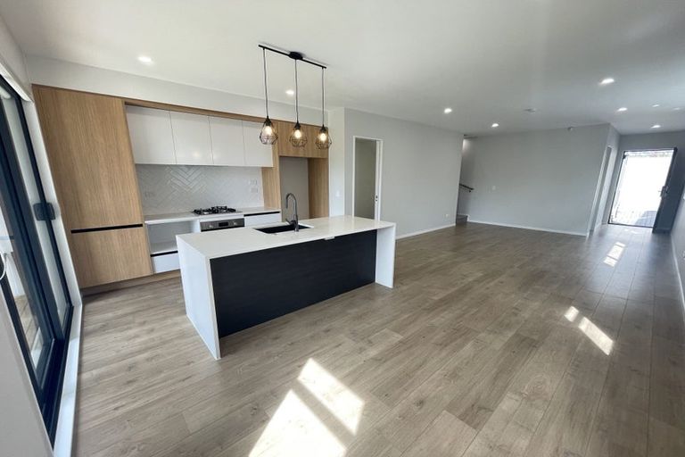 Photo of property in 2/10b Huka Road, Birkenhead, Auckland, 0626