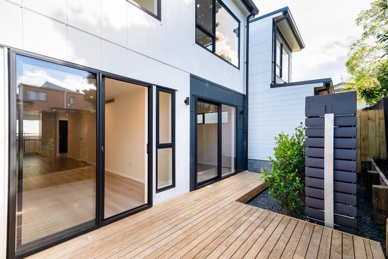 Photo of property in 21c Crosby Road, West Harbour, Auckland, 0618