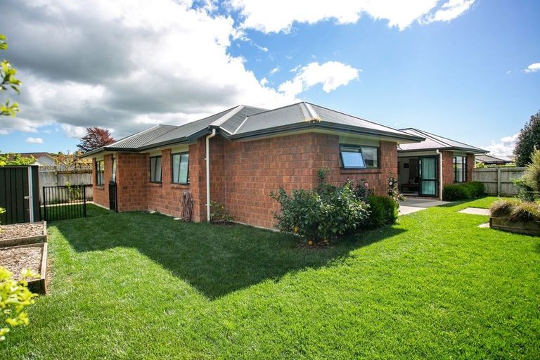 Photo of property in 17 Lilac Close, Cambridge, 3434