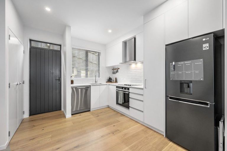 Photo of property in 8c Ferry Road, Days Bay, Lower Hutt, 5013