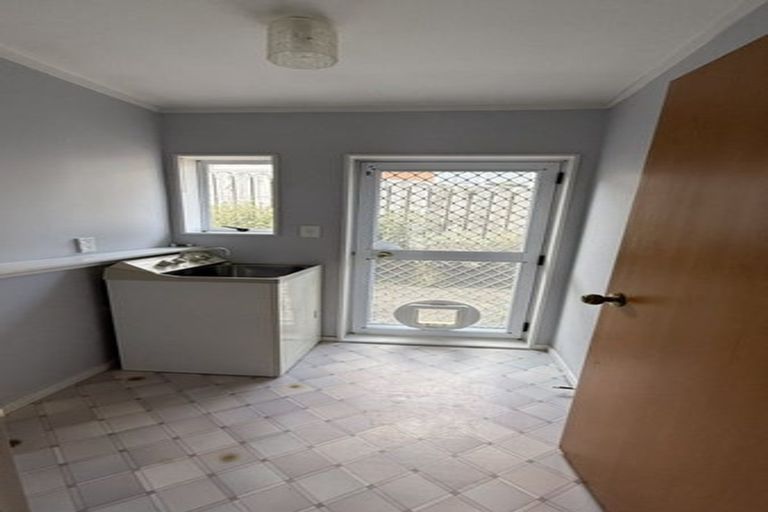 Photo of property in 3/74 West Coast Road, Glen Eden, Auckland, 0602