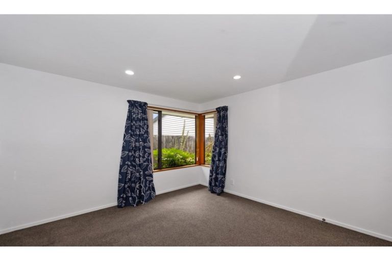 Photo of property in 2/30 Jennifer Street, Bryndwr, Christchurch, 8053