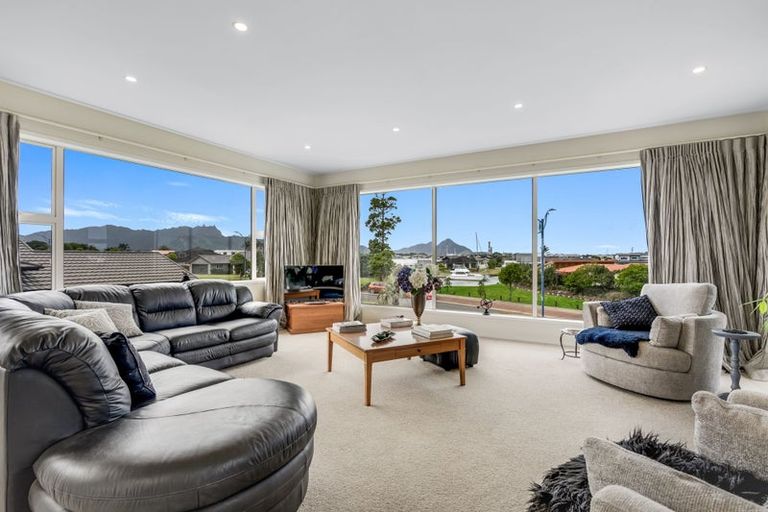 Photo of property in 28 Stace Hopper Drive, One Tree Point, 0118