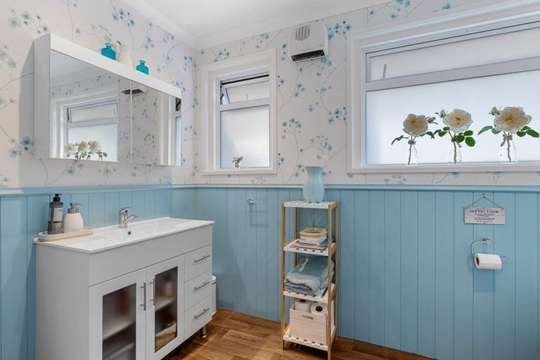 Photo of property in 11 School Road, Riverlands, Blenheim, 7274