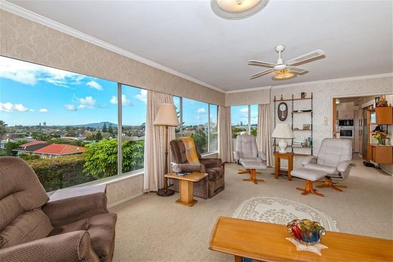 Photo of property in 33a Forrest Hill Road, Milford, Auckland, 0620