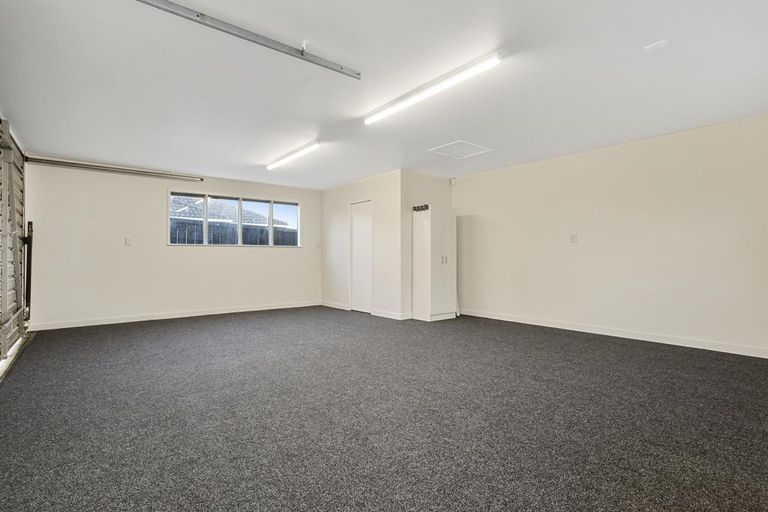 Photo of property in 36 Pine Avenue, Henderson, Auckland, 0612