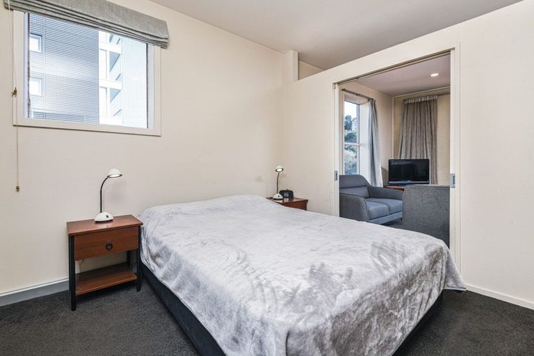 Photo of property in Atrium Towers, 8j/154 The Terrace, Wellington Central, Wellington, 6011