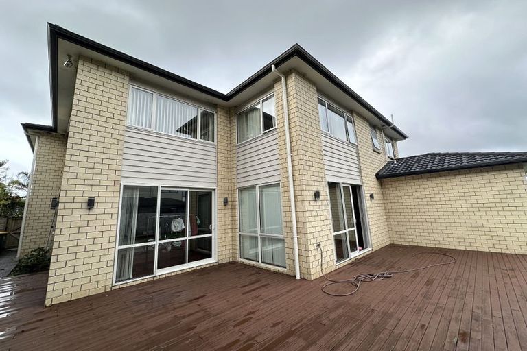 Photo of property in 72 Harrowglen Drive, Northcross, Auckland, 0630