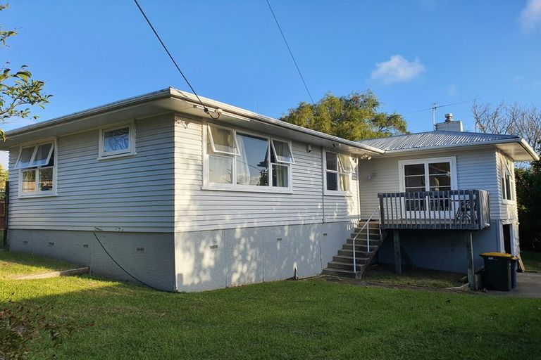 Photo of property in 2/298 Rangatira Road, Beach Haven, Auckland, 0626