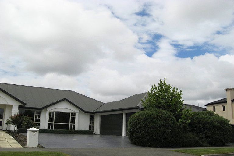 Photo of property in 18 Chateau Drive, Burnside, Christchurch, 8053