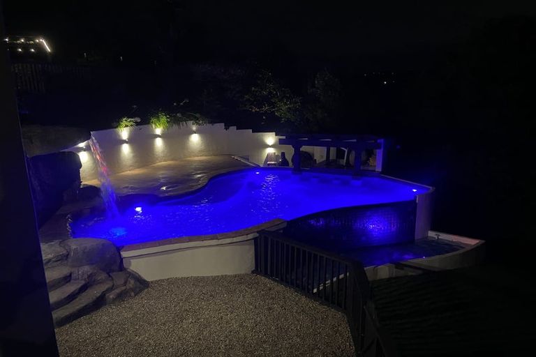 Photo of property in 9 Laingrange Place, Laingholm, Auckland, 0604