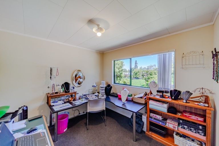 Photo of property in 10 Abbotsford Road, Waipawa, 4210