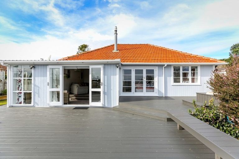 Photo of property in 115 Glenpark Avenue, Frankleigh Park, New Plymouth, 4310