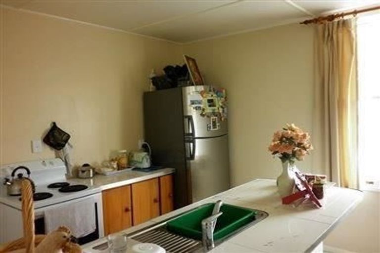 Photo of property in 29 Marine Parade, Bluff Hill, Napier, 4110