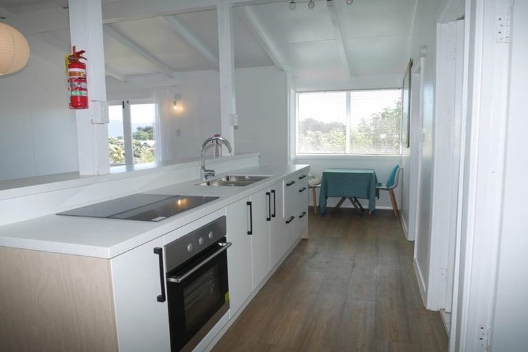 Photo of property in 25 Hemara Street, Waikanae Beach, Waikanae, 5036