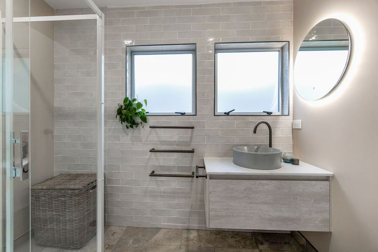 Photo of property in 2/321 Triangle Road, Massey, Auckland, 0614