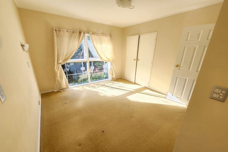 Photo of property in 27 Mirrabooka Avenue, Botany Downs, Auckland, 2010